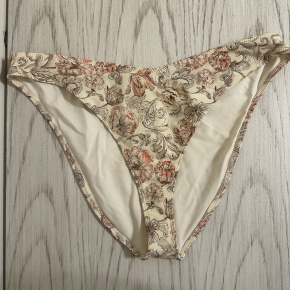 MONTCE Bikini Set - Picture 9 of 11